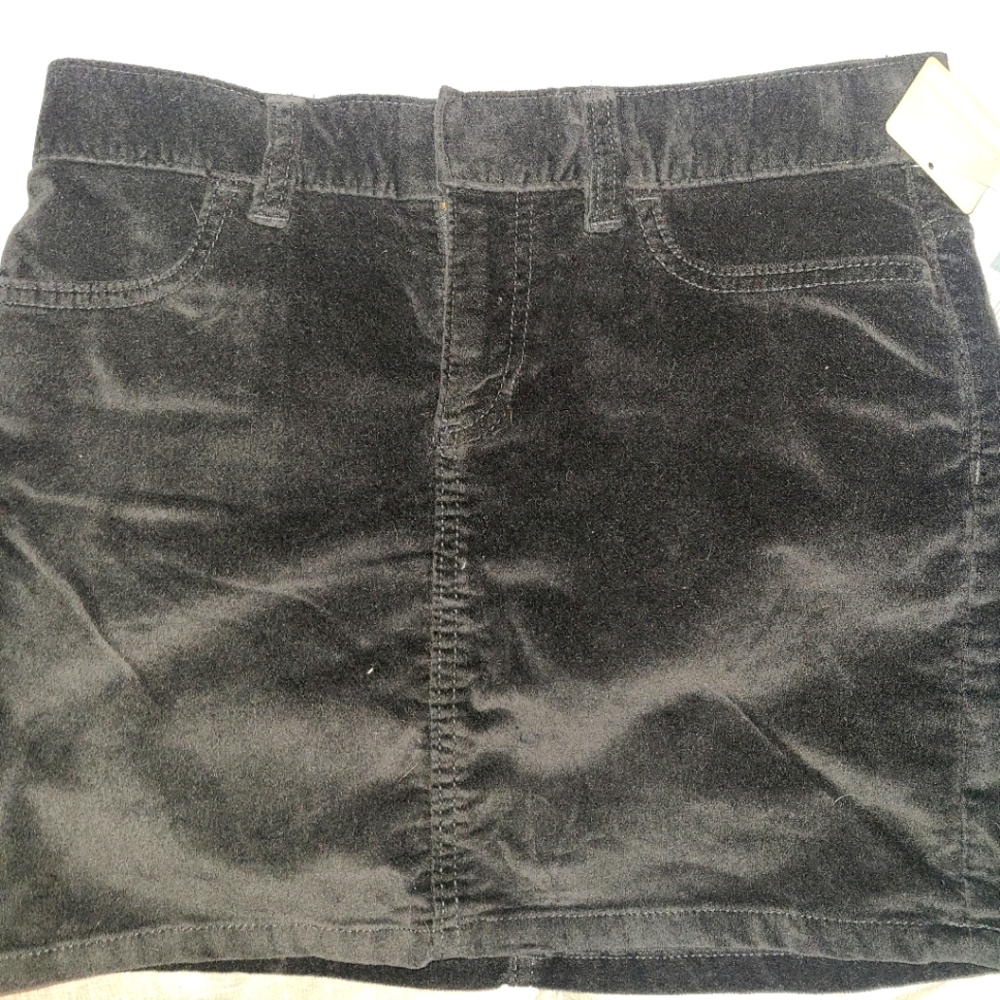 Black mini skirt, new w tags, black size 2. Gap